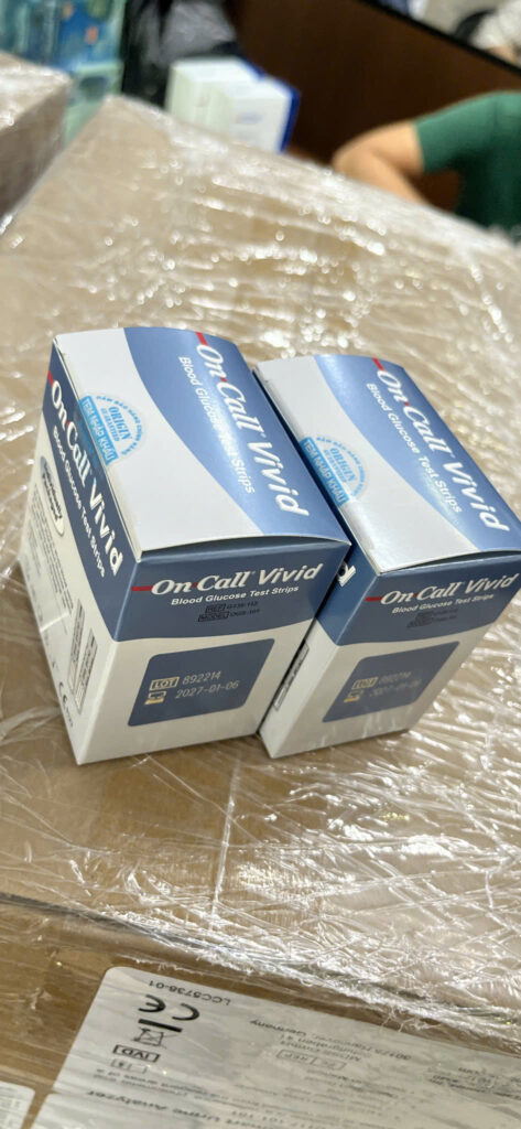 Que thử đường huyết On Call Vivid phản ứng với đường glucose trong máu, kết quả chính xác cao (25 cái)